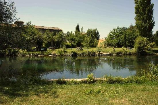 Mas Le Pont Des Aubes Bed & Breakfast L'Isle-sur-la-Sorgue Exterior photo