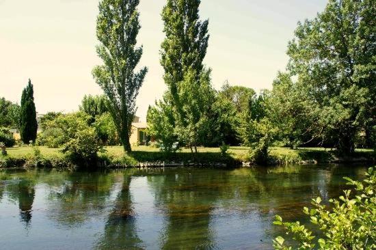Mas Le Pont Des Aubes Bed & Breakfast L'Isle-sur-la-Sorgue Exterior photo