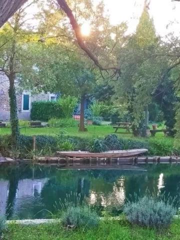 Mas Le Pont Des Aubes Bed & Breakfast L'Isle-sur-la-Sorgue Exterior photo