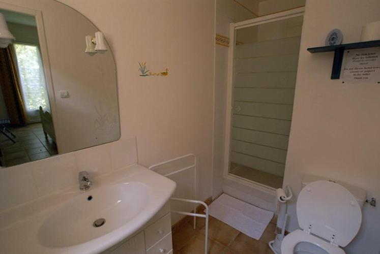 Mas Le Pont Des Aubes Bed & Breakfast L'Isle-sur-la-Sorgue Exterior photo
